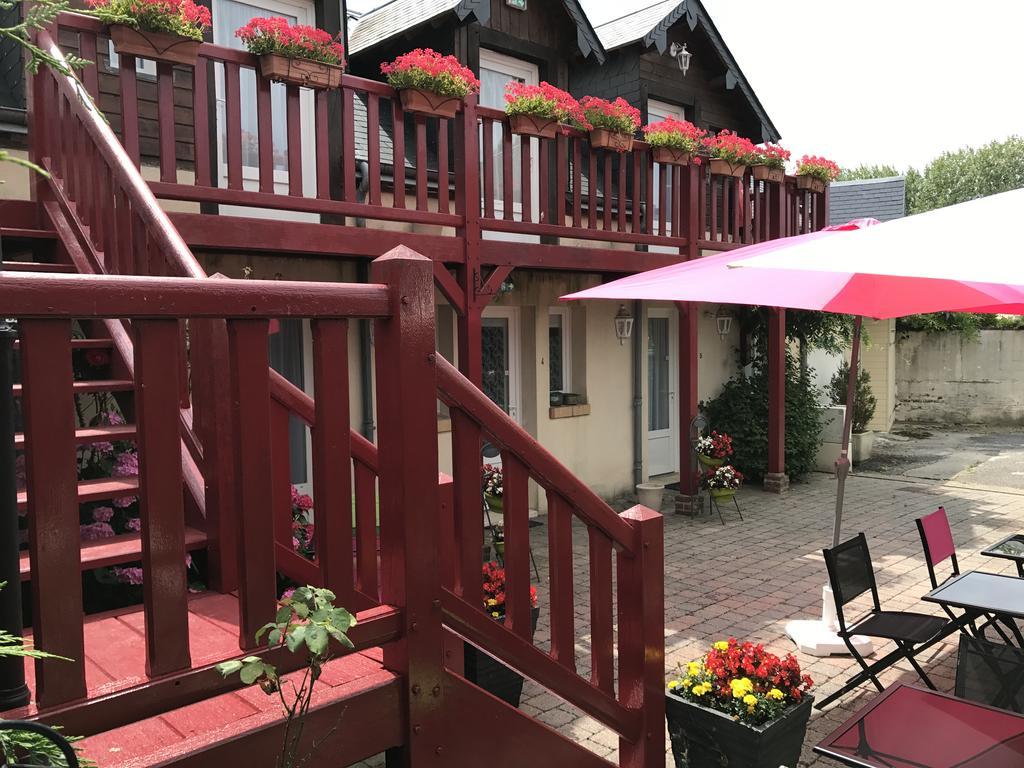 Auberge Le Cheval Blanc Saint-Gâtien-des-Bois Kültér fotó