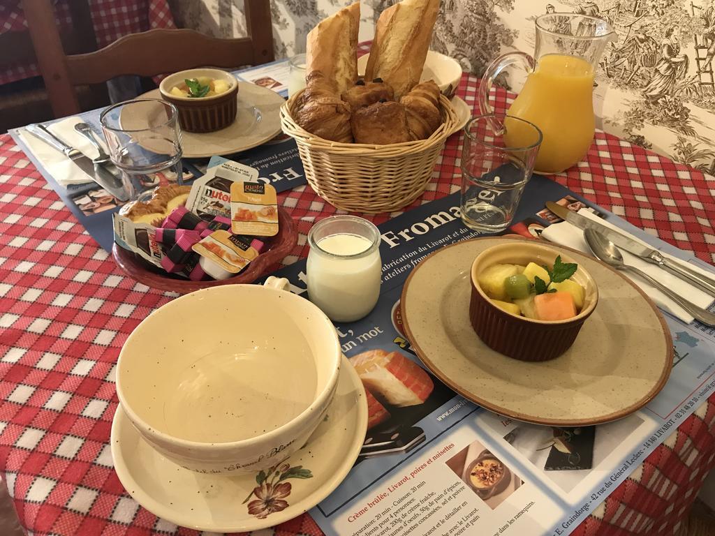 Auberge Le Cheval Blanc Saint-Gâtien-des-Bois Kültér fotó